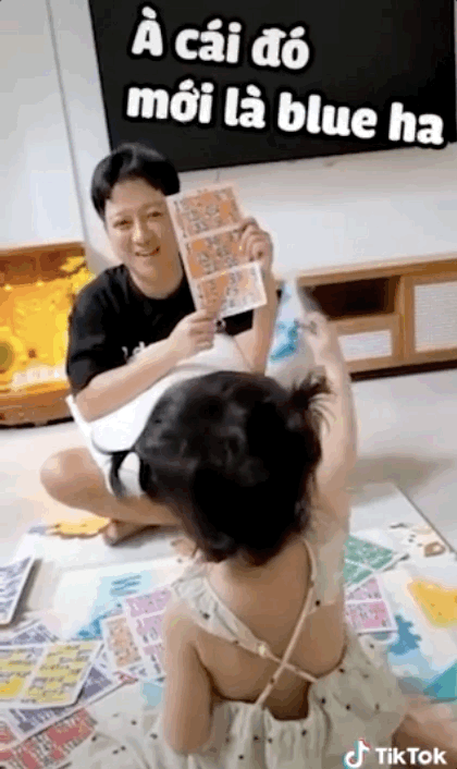 Trường Giang cuối cùng đã khoe trọn vẹn khuôn mặt ái nữ 2 tuổi, màn đối đáp tiếng Anh hờn dỗi của bé gây sốt - Ảnh 4.