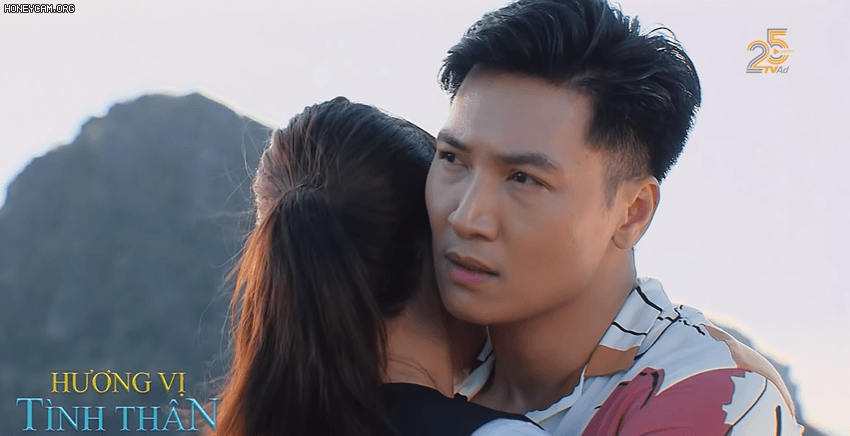 C&oacute; tận 2 hạt sạn h&uacute; hồn ở cảnh cảm động nhất Hương Vị T&igrave;nh Th&acirc;n: Cả gi&agrave;y xịn lẫn bối cảnh đều biết biến h&igrave;nh? - Ảnh 2.