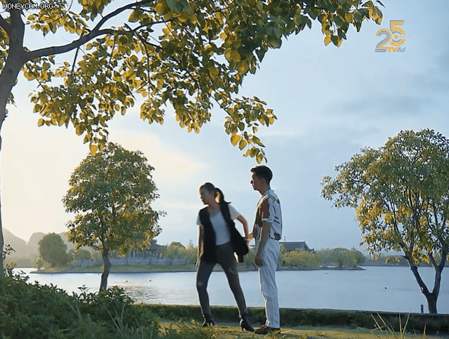 C&oacute; tận 2 hạt sạn h&uacute; hồn ở cảnh cảm động nhất Hương Vị T&igrave;nh Th&acirc;n: Cả gi&agrave;y xịn lẫn bối cảnh đều biết biến h&igrave;nh? - Ảnh 4.