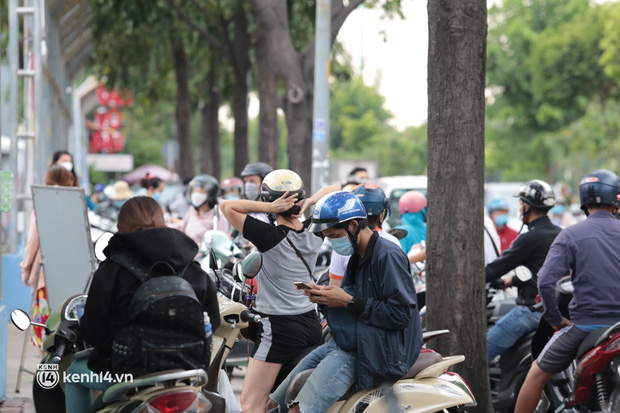 Diễn biến dịch ngày 20/8: Hà Nội thêm 51 ca dương tính, có 13 trường hợp tại HH Linh Đàm; Từ 23/8, người dân TP.HCM ai ở đâu ở yên đó - Ảnh 1. Diễn biến dịch ngày 20/8: Hà Nội thêm 51 ca dương tính, có 13 trường hợp tại HH Linh Đàm; Từ 23/8, người dân TP.HCM ai ở đâu ở yên đó - Ảnh 1.