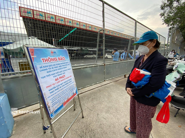 Diễn biến dịch ngày 20/8: Hà Nội thêm 51 ca dương tính, có 13 trường hợp tại HH Linh Đàm; Từ 23/8, người dân TP.HCM ai ở đâu ở yên đó - Ảnh 2. Diễn biến dịch ngày 20/8: Hà Nội thêm 51 ca dương tính, có 13 trường hợp tại HH Linh Đàm; Từ 23/8, người dân TP.HCM ai ở đâu ở yên đó - Ảnh 2.
