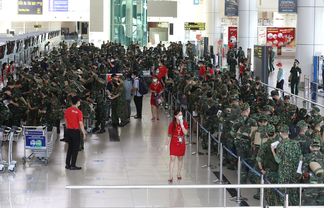 Diễn biến dịch ngày 22/8: F0 trong cộng đồng tại TP.HCM vẫn cao, riêng quận Tân Bình chiếm hơn 97%; Hàng trăm quân nhân đã đến TP.HCM sẵn sàng chống dịch - Ảnh 2.