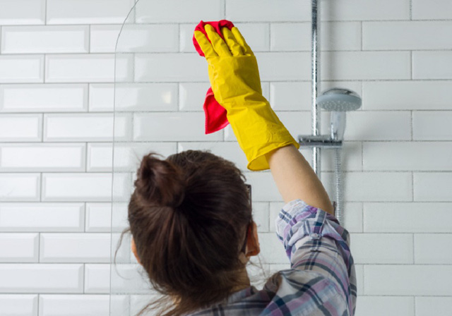 7 sai lầm dễ mắc phải khi vệ sinh nhà tắm mà bạn cần phải tránh ngay lập tức - Ảnh 2.