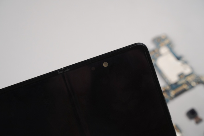 Galaxy Z Fold3 lần đầu được mổ bụng tại Việt Nam, hé lộ bí mật của camera ẩn dưới màn hình - Ảnh 2.