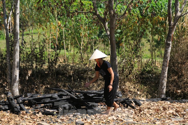 Nữ sinh 14 tuổi bị triệu tập do liên quan đến vụ hàng loạt nhà rơm bị cháy - Ảnh 2.