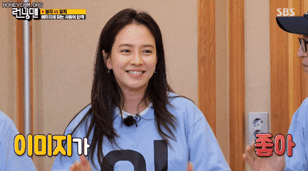 Tuyên bố loveline chỉ là đùa, cớ sao Song Ji Hyo - Kim Jong Kook vẫn tình tứ làm dân tình quắn quéo đến thế này? - Ảnh 2.