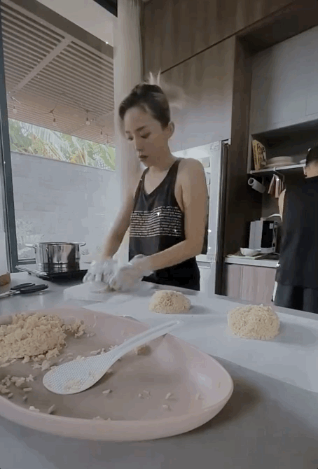 T&oacute;c Ti&ecirc;n trổ t&agrave;i vợ đảm, tiết lộ Ho&agrave;ng Touliver chỉ l&agrave;m việc n&agrave;y m&agrave; gia đ&igrave;nh &ldquo;vui vẻ khum quạu&rdquo; suốt m&ugrave;a gi&atilde;n c&aacute;ch? - Ảnh 3.