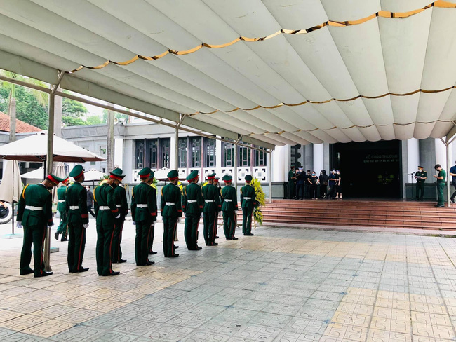 Tang lễ của NS Quang Thái: Diễn ra lặng lẽ, vắng bóng bạn bè và hoả táng gấp rút giữa mùa dịch - Ảnh 4.