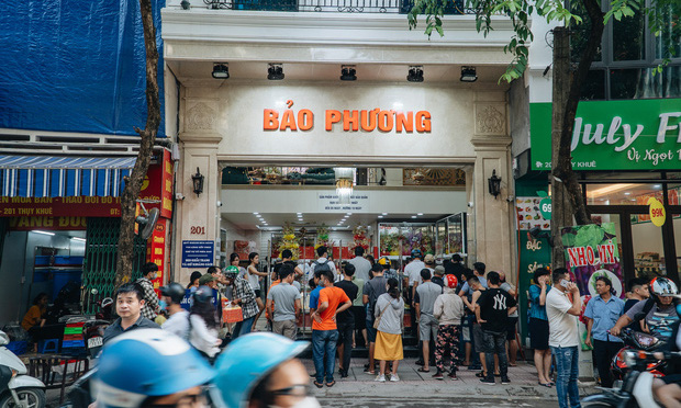Nhiều nơi đã ngưng sản xuất, hàng bánh Trung thu truyền thống nổi tiếng ở Hà Nội ra sao? - Ảnh 2.