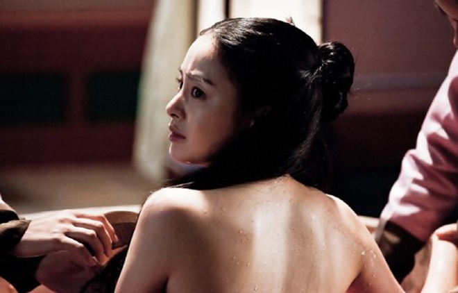 Loạt cảnh phim hở bạo của dàn chị đẹp nổi tiếng kín đáo xứ Hàn, bất ngờ nhất là Song Hye Kyo - Ảnh 10.