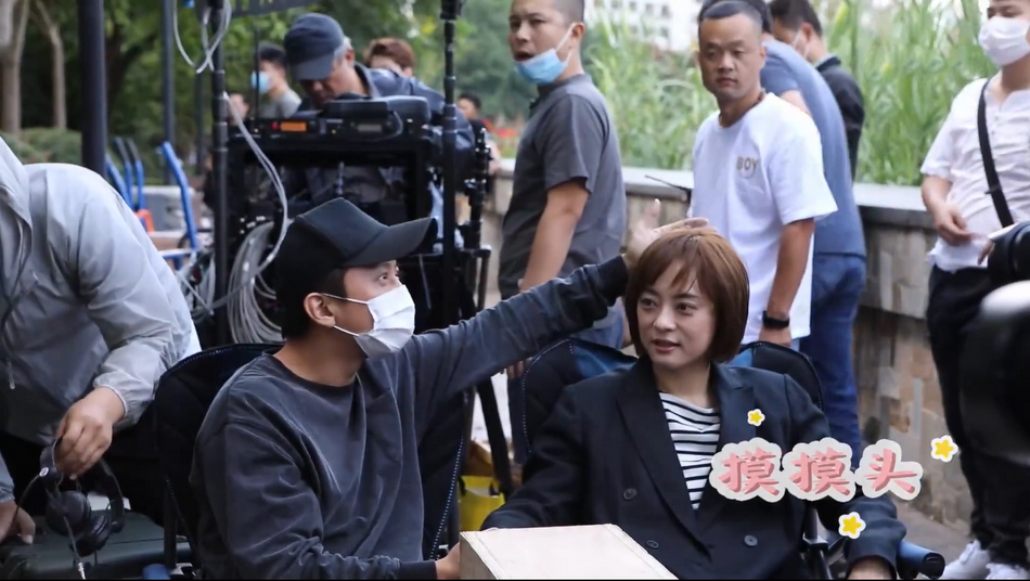 Đặng Si&ecirc;u cưng chiều T&ocirc;n Lệ đ&uacute;ng kiểu nh&agrave; c&oacute; n&oacute;c ở đo&agrave;n phim, bạn diễn nam h&oacute;a b&oacute;ng đ&egrave;n cực oan ức! - Ảnh 6.