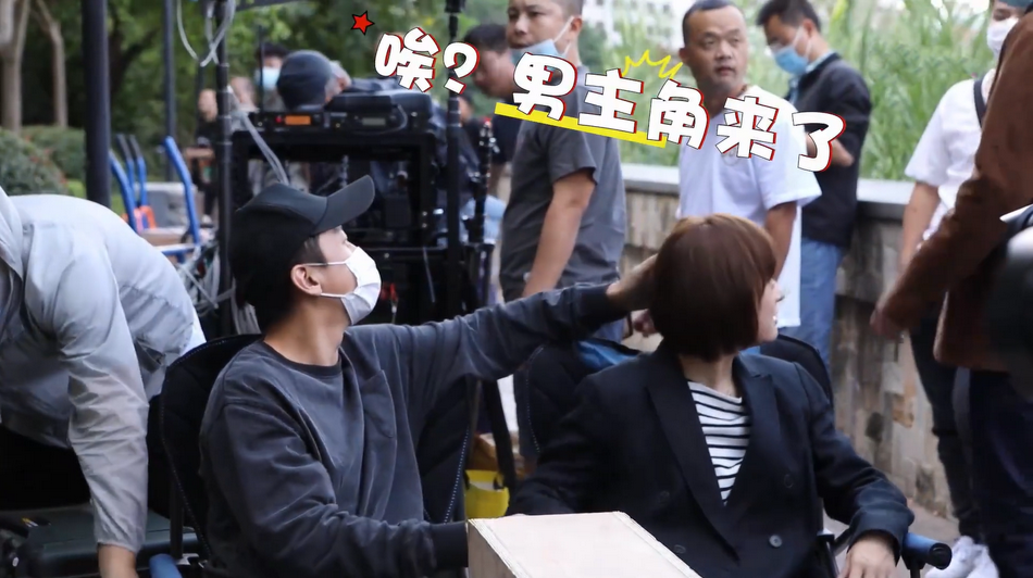 Đặng Si&ecirc;u cưng chiều T&ocirc;n Lệ đ&uacute;ng kiểu nh&agrave; c&oacute; n&oacute;c ở đo&agrave;n phim, bạn diễn nam h&oacute;a b&oacute;ng đ&egrave;n cực oan ức! - Ảnh 7.