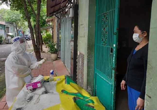 Số ca tử vong v&igrave; COVID-19 ở TP.HCM bắt đầu giảm - Ảnh 2.