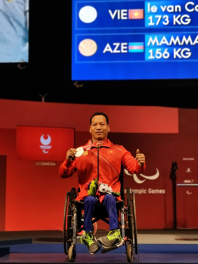 Lê Văn Công giành HCB Paralympic Tokyo 2020 nội dung cử tạ hạng cân dưới 49kg - Ảnh 3.