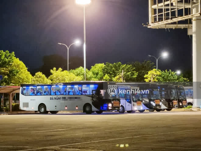 Độc quyền d&agrave;n sao Running Man Việt đổ bộ s&acirc;n bay Đ&agrave; Nẵng sau chuyến quay h&igrave;nh ở H&agrave;n Quốc: Lan Ngọc - Jun Phạm nổi bật, Jack c&oacute; lộ diện? - Ảnh 13.