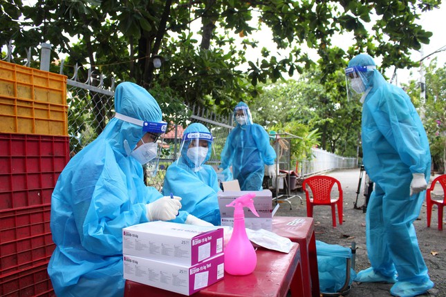 TP.HCM chưa đạt tiến độ xét nghiệm nhanh COVID-19 trong cộng đồng - Ảnh 1.