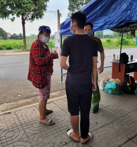 Không còn tiền ở trọ, thiếu niên 15 tuổi đạp xe từ Bà Rịa - Vũng Tàu để về Đắk Lắk - Ảnh 3.