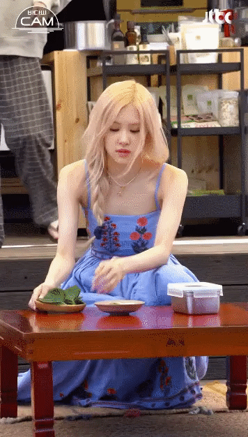 Muốn bóc trần nhan sắc Rosé (BLACKPINK) ở hậu trường mà bó tay, đắt nhất combo tóc vàng bay tôn lên visual đẹp muốn lịm đi - Ảnh 4.