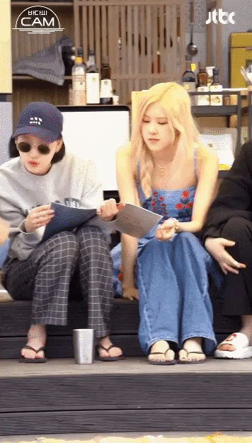 Muốn bóc trần nhan sắc Rosé (BLACKPINK) ở hậu trường mà bó tay, đắt nhất combo tóc vàng bay tôn lên visual đẹp muốn lịm đi - Ảnh 2.