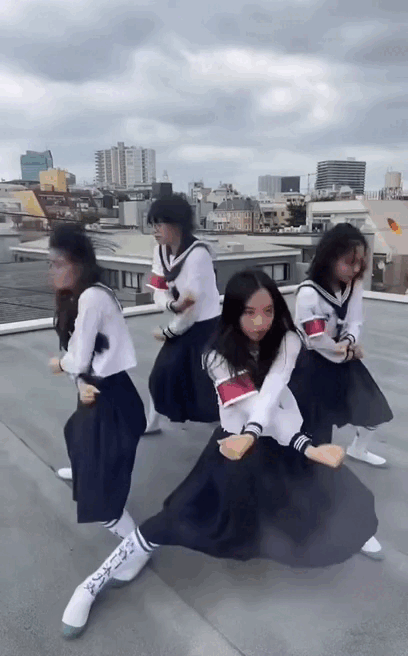 Nhóm TikToker Nhật mải miết đu trend nhạc Bích Phương để hút fan Việt, có một kiểu vũ đạo mà làm hoài? - Ảnh 5.