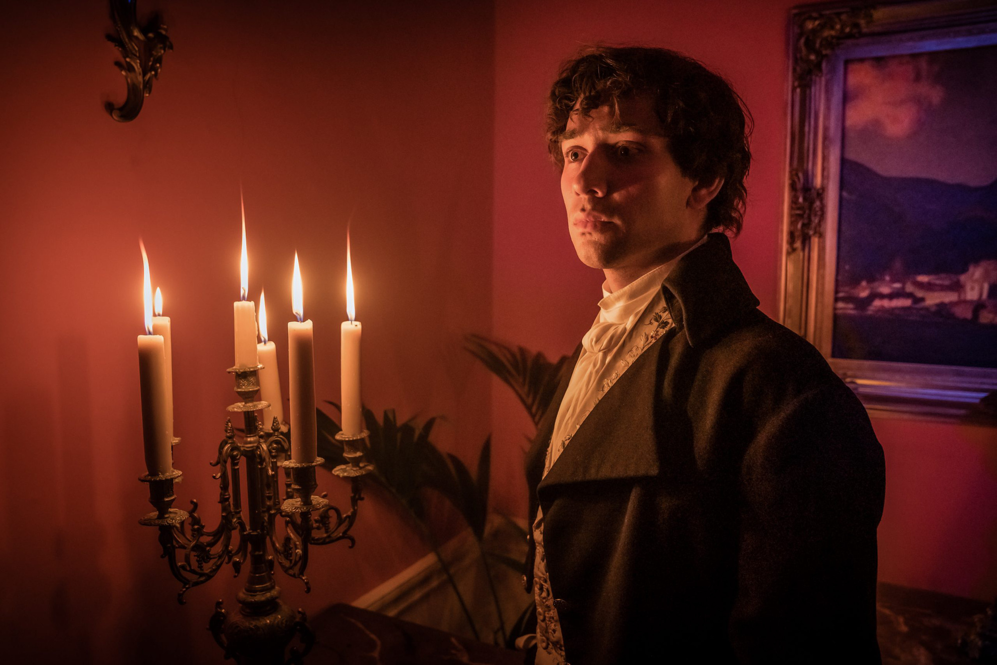 Sao nh&iacute; phim h&agrave;i Mr. Bean trổ m&atilde; cực l&atilde;ng tử sau gần 15 năm, đ&oacute;ng đam mỹ lẫn giắt t&uacute;i dự &aacute;n khủng m&agrave; vẫn mờ nhạt - Ảnh 4.