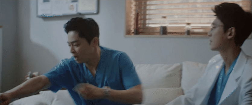 Hospital Playlist 2 sắp hết m&agrave; vẫn c&ograve;n 5 b&iacute; ẩn qu&aacute; lớn: Song Hwa - Ik Jun dễ friendzone m&atilde;i m&atilde;i, đ&ocirc;i Bồ C&acirc;u v&agrave; nh&agrave; Gấu vẫn chưa đ&acirc;u v&agrave;o đ&acirc;u? - Ảnh 10.