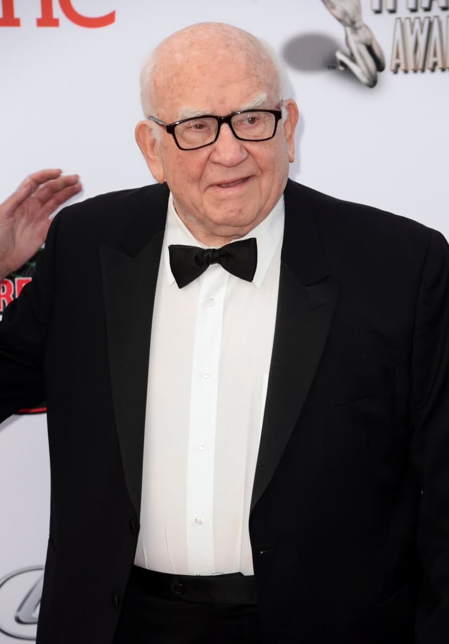 Nam diễn viên lồng tiếng cho ông lão Carl trong phim Up qua đời: Tạm biệt huyền thoại tuổi thơ! - Ảnh 3. Nam diễn viên lồng tiếng cho ông lão Carl trong phim Up qua đời: Tạm biệt huyền thoại tuổi thơ! - Ảnh 3.