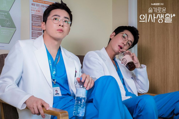 Hospital Playlist 2 sắp hết m&agrave; vẫn c&ograve;n 5 b&iacute; ẩn qu&aacute; lớn: Song Hwa - Ik Jun dễ friendzone m&atilde;i m&atilde;i, đ&ocirc;i Bồ C&acirc;u v&agrave; nh&agrave; Gấu vẫn chưa đ&acirc;u v&agrave;o đ&acirc;u? - Ảnh 15.