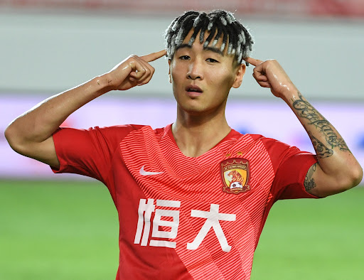 FIFA ví tiền đạo Trung Quốc giỏi như Ronaldo, tuyển Việt Nam cần chú ý đặc biệt - Ảnh 1. FIFA ví tiền đạo Trung Quốc giỏi như Ronaldo, tuyển Việt Nam cần chú ý đặc biệt - Ảnh 1.