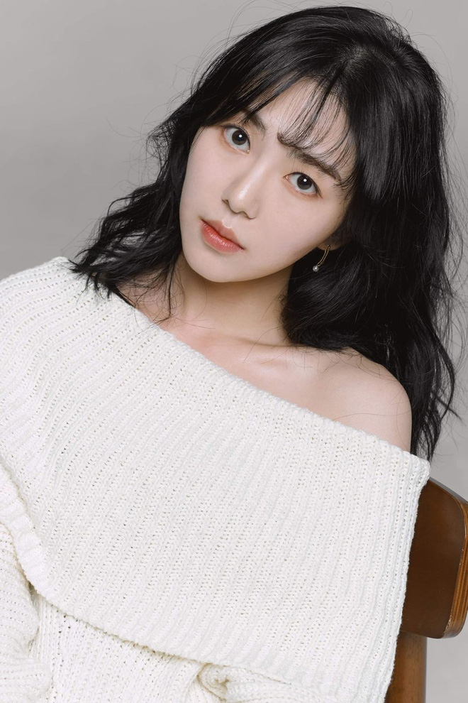 Former AOA member Mina reveals that she was scammed out of 50 million KRW  (~40,518 USD) while attempting to purchase an Hermes bag