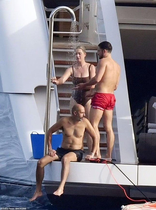 Katy Perry bị chụp trộm ôm hôn đắm đuối tài tử Chúa nhẫn trên du thuyền - Ảnh 7.