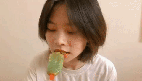 Ăn thử kem xoài xanh muối ớt đang hot: Nghe tưởng “đau bụng” mà vị ổn phết, topping đầy ú ụ có cả xoài thật! - Ảnh 8. Ăn thử kem xoài xanh muối ớt đang hot: Nghe tưởng “đau bụng” mà vị ổn phết, topping đầy ú ụ có cả xoài thật! - Ảnh 8.
