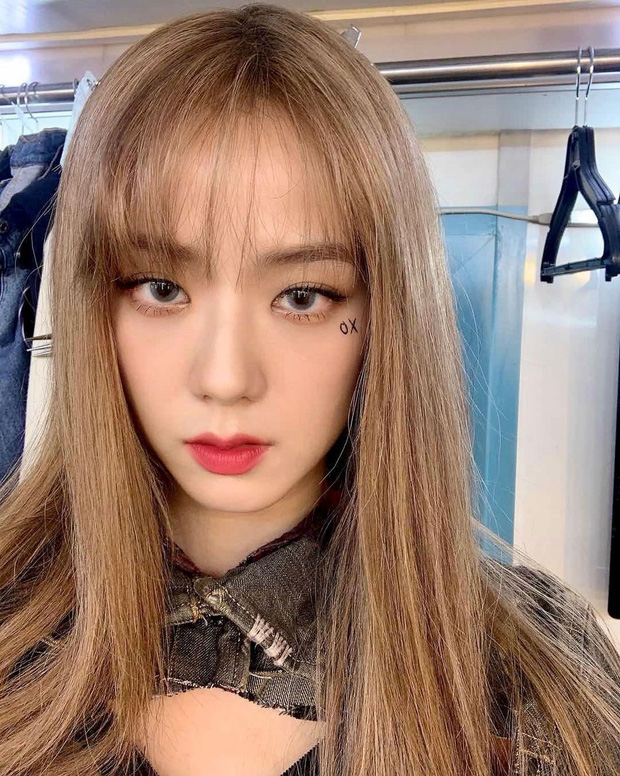 Jisoo (BLACKPINK) nhuộm tóc thôi mà làm MXH đảo điên, có mặt trên Top Trending của 37 quốc gia - Ảnh 1.