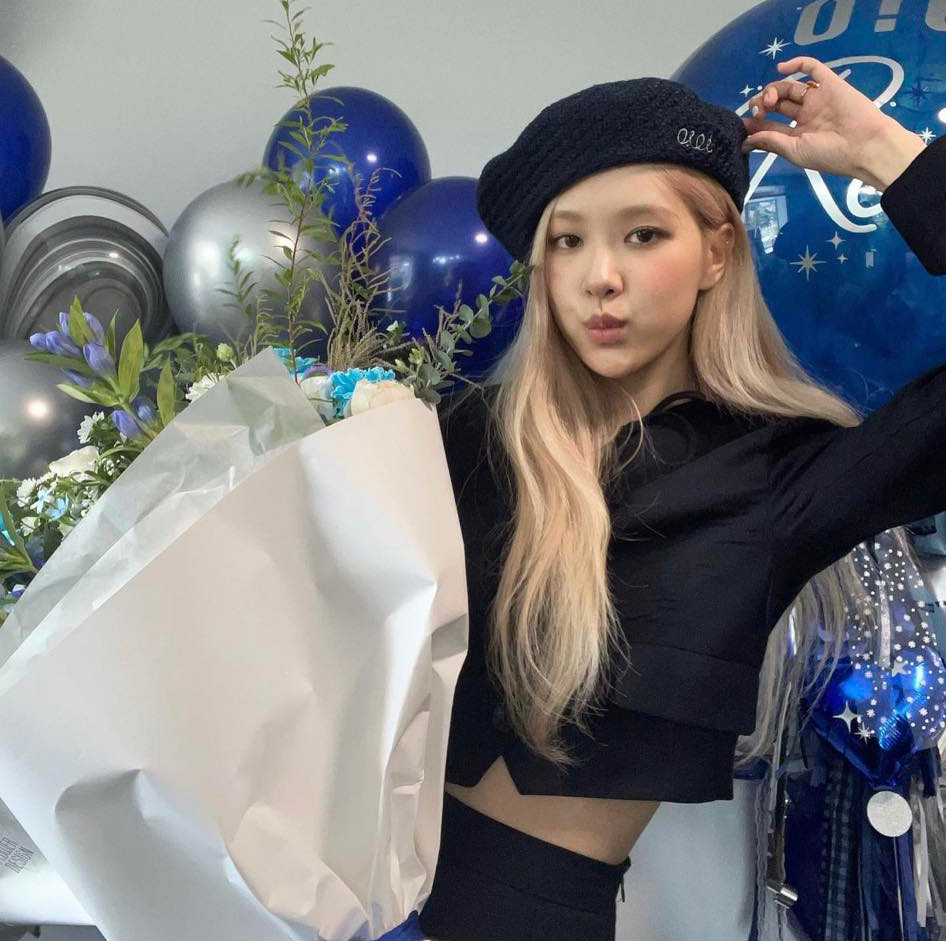 Rosé của BLACKPINK vừa đạt được số người theo dõi kỉ lục trên Instagram! Cùng nhiều fan hâm mộ khác theo dõi cô nàng và xem những khoảnh khắc đáng yêu của Rosé trên cùng với hàng triệu người khác. Không thể bỏ qua hình ảnh liên quan đến Rosé cùng với fan cô nàng!