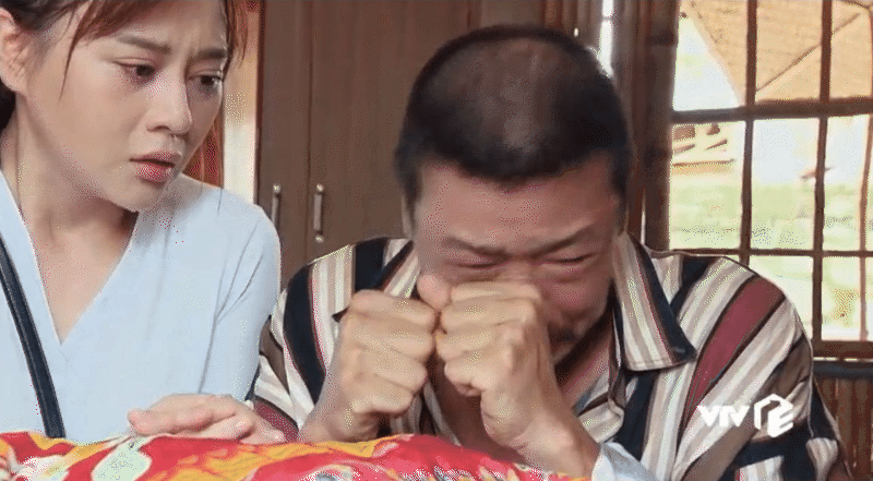 Nghẹn ng&agrave;o với cảnh bố con Nam (Hương Vị T&igrave;nh Th&acirc;n) kh&oacute;c tiễn b&aacute;c Nh&agrave;n: Cả hai diễn xuất sắc qu&aacute;! - Ảnh 1.