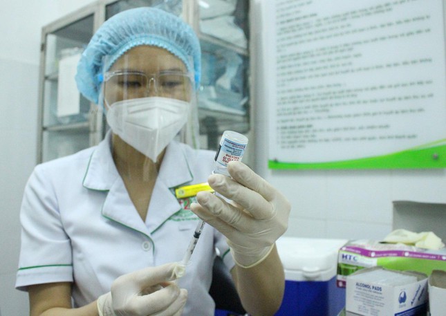 Những trường hợp n&agrave;o kh&ocirc;ng được ti&ecirc;m vắc xin COVID-19 kh&aacute;c loại - Ảnh 1.