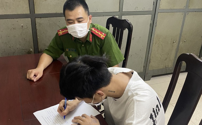 Vụ thanh niên ra đường không mang giấy tờ, ngổ ngáo khi gặp công an: Ăn năn và gửi lời xin lỗi - Ảnh 1.
