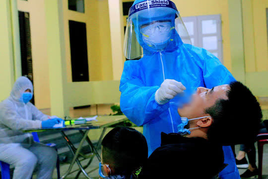 Kit test nhanh Covid-19 không rõ nguồn gốc rao bán tràn lan trên mạng - Ảnh 2.