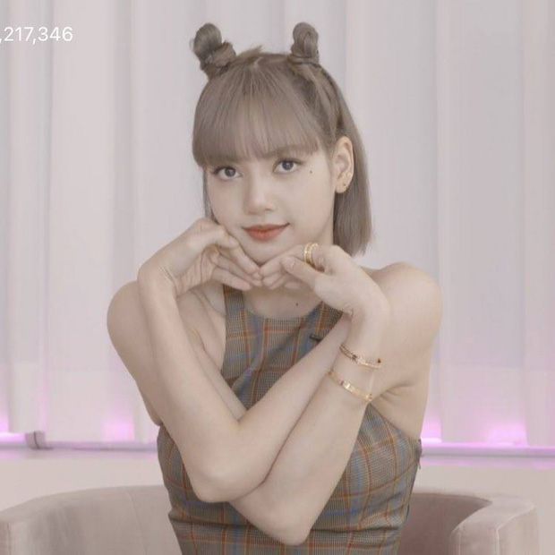 Livestream kỷ niệm debut hóa tiệc visual của BLACKPINK: Lisa và Jisoo tóc mới gây bão, ai dè Rosé rực rỡ như công chúa lấn át - Ảnh 9.