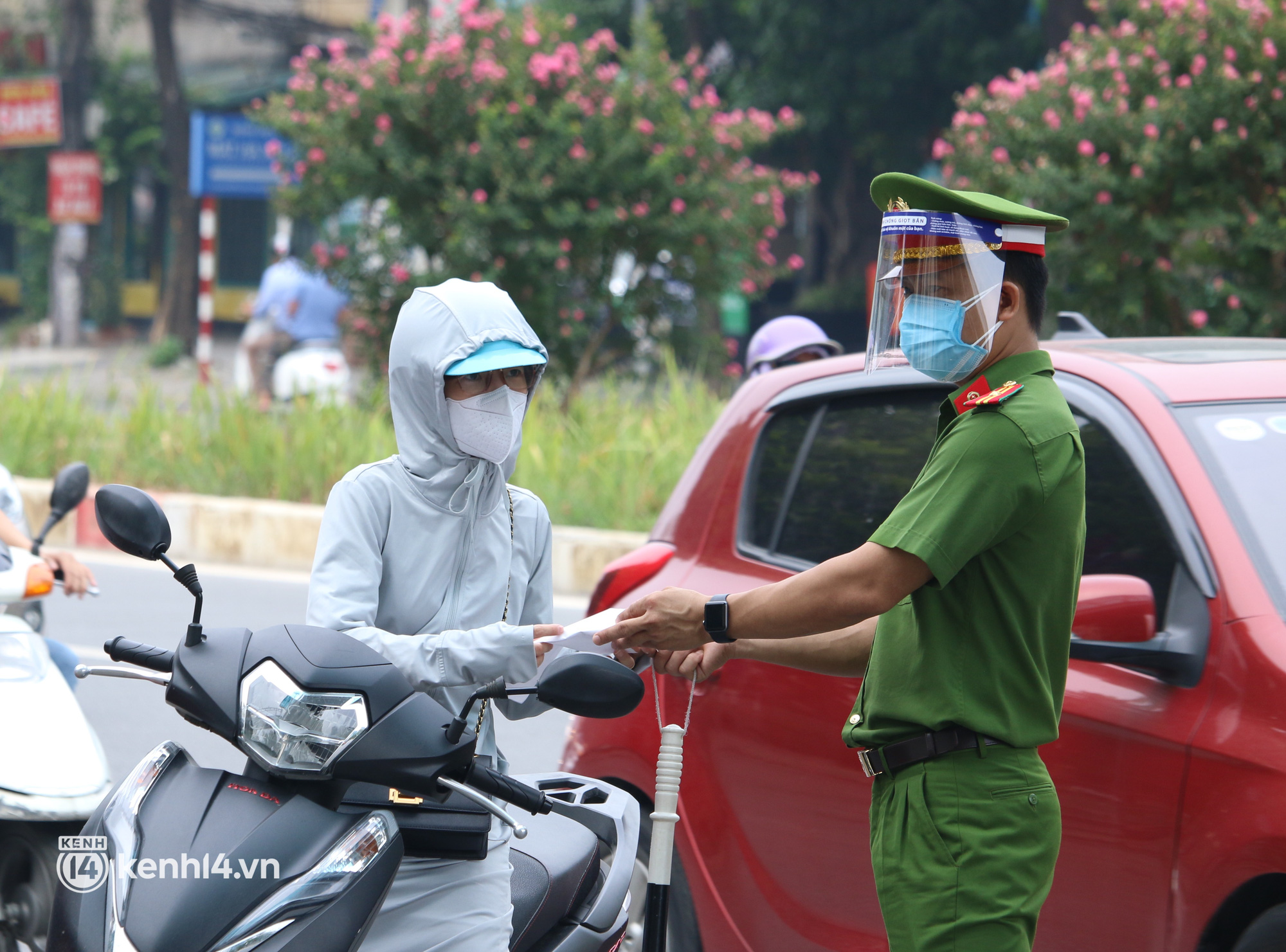 Hà Nội: Ngày đầu siết chặt việc cấp và sử dụng Giấy đi ...