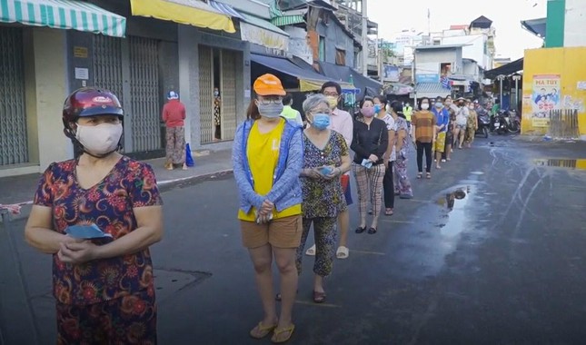 TP.HCM yêu cầu các chợ đang đóng cửa tổ chức bán lương thực, thực phẩm thiết yếu - Ảnh 1.