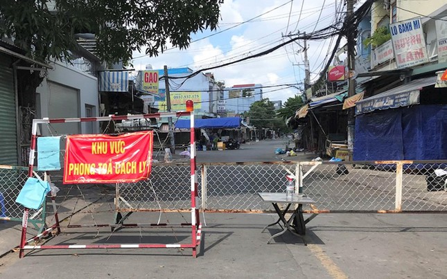 TP.HCM yêu cầu các chợ đang đóng cửa tổ chức bán lương thực, thực phẩm thiết yếu - Ảnh 2.