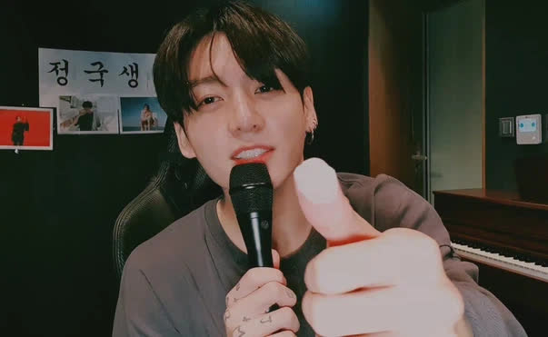 Jungkook (BTS) sáng tác ngay bài hát mới dựa vào bình luận của fan, gấp gáp mà nghe thành quả thòng tim thật sự - Ảnh 1.