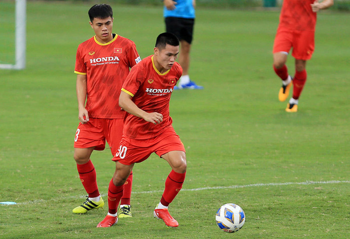 T&acirc;n binh thừa hưởng &aacute;o số 10 của C&ocirc;ng Phượng ở tuyển Việt Nam - Ảnh 1.