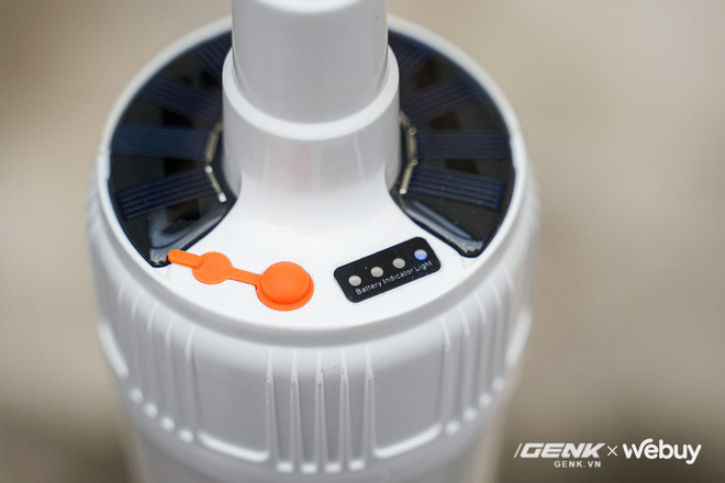 Mua đ&egrave;n LED năng lượng mặt trời gi&aacute; rẻ tưởng tiết kiệm điện, ai ngờ v&ocirc; dụng thế n&agrave;y - Ảnh 3.