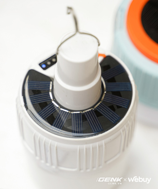 Mua đ&egrave;n LED năng lượng mặt trời gi&aacute; rẻ tưởng tiết kiệm điện, ai ngờ v&ocirc; dụng thế n&agrave;y - Ảnh 7.