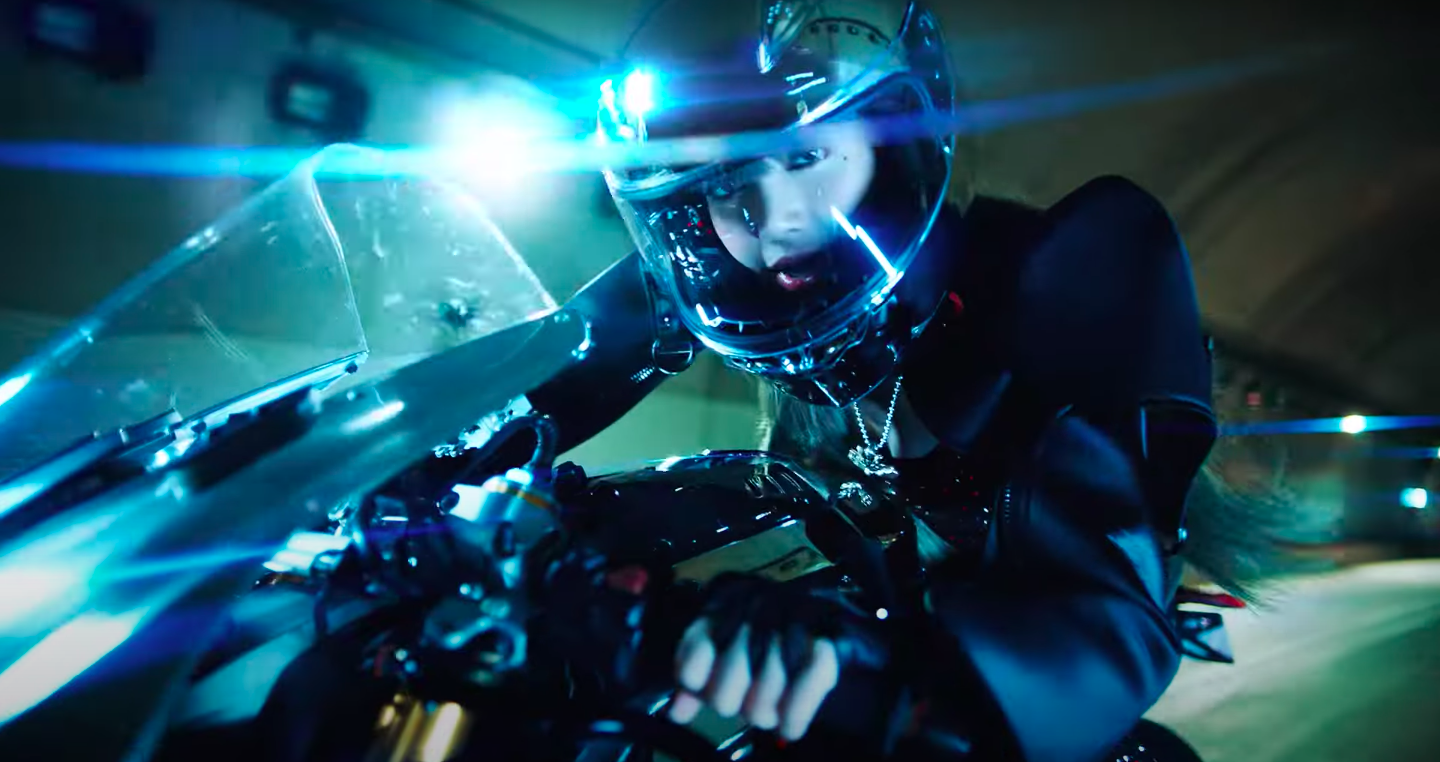 Tiếc thay cho LALISA: MV đầu tư khủng nhưng phản t&aacute;c dụng, Lisa &ocirc;m đồm nhiều thứ m&agrave; qu&ecirc;n đi bản sắc của ri&ecirc;ng m&igrave;nh? - Ảnh 6.