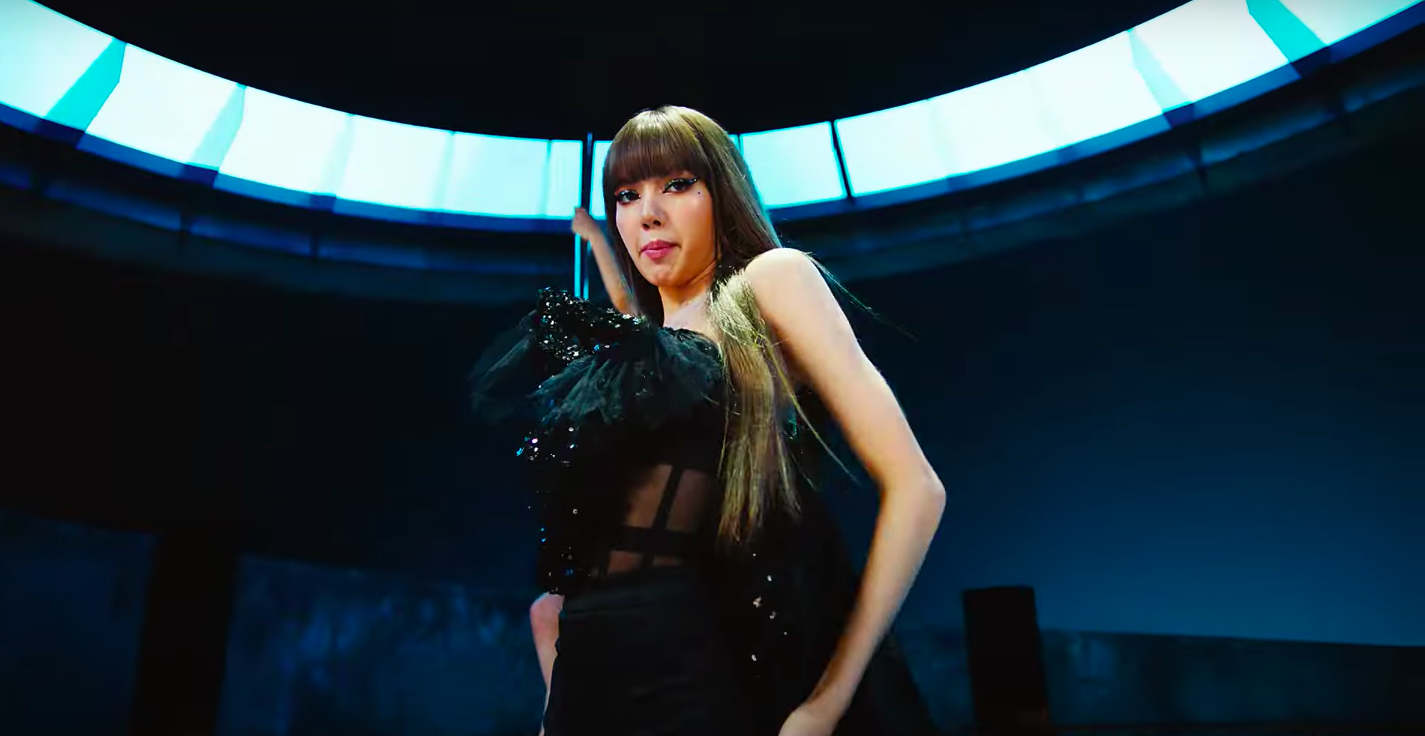 Tiếc thay cho LALISA: MV đầu tư khủng nhưng phản t&aacute;c dụng, Lisa &ocirc;m đồm nhiều thứ m&agrave; qu&ecirc;n đi bản sắc của ri&ecirc;ng m&igrave;nh? - Ảnh 5.