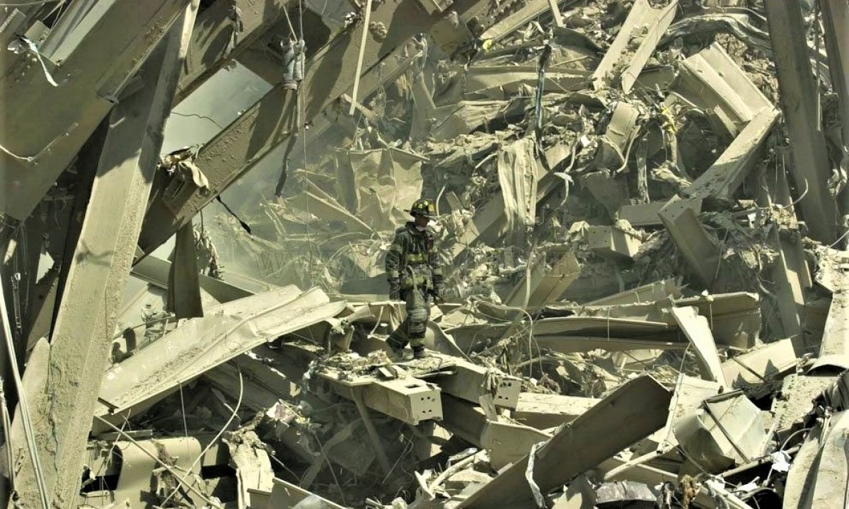 Что случилось в 2001 году. Башни-Близнецы 11 сентября 2001. Теракт башен близнецов 11 сентября 2001. 11.09.2001 Штаб Пентагона.