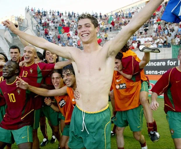 Bí mật đằng sau sự thay đổi hình thể đáng kinh ngạc của Ronaldo - Ảnh 1.